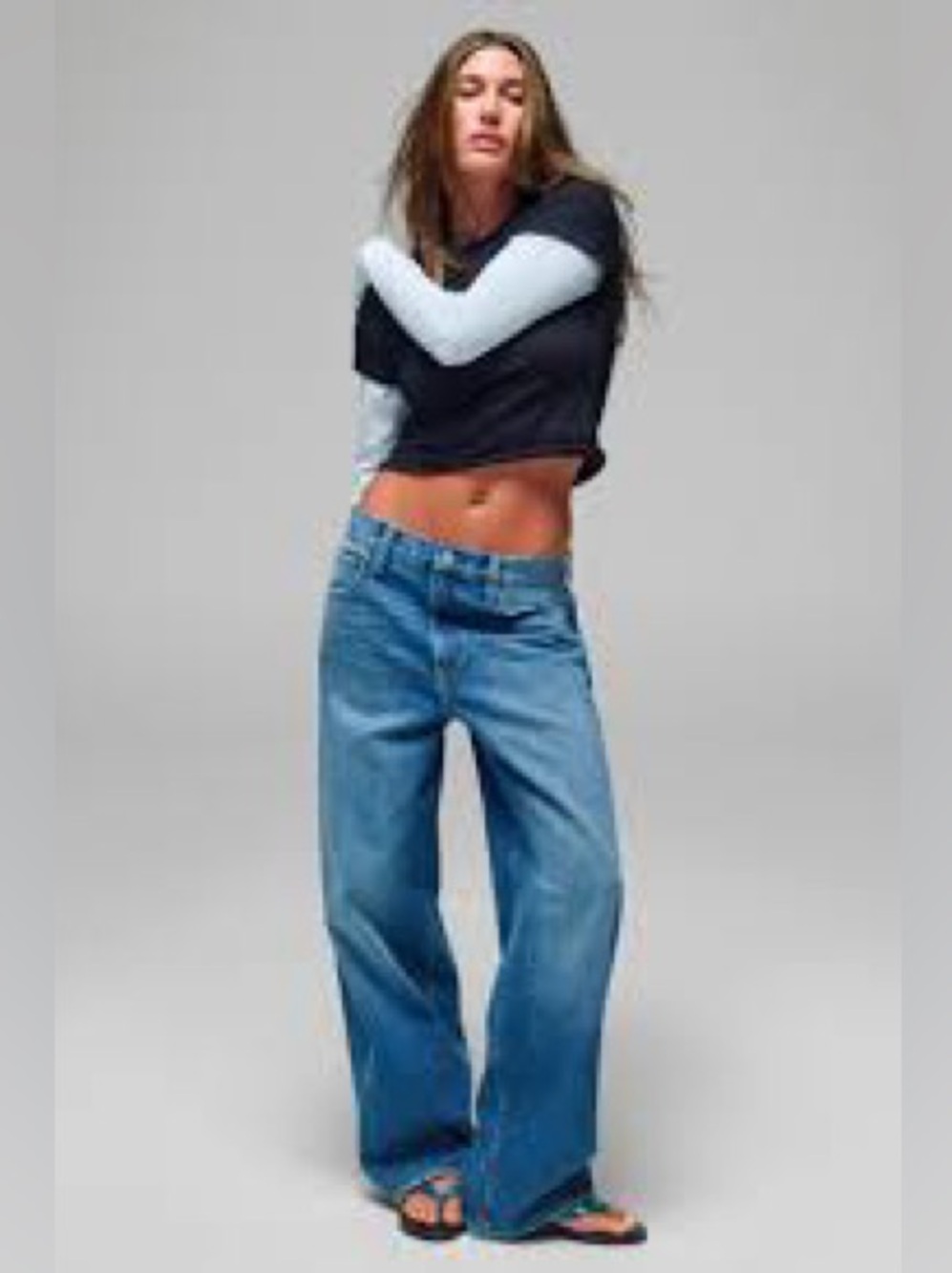 GAP x HAILEY BIEBER EXTRA BAGGY JEAN - COLOR LIGHT INDIGO